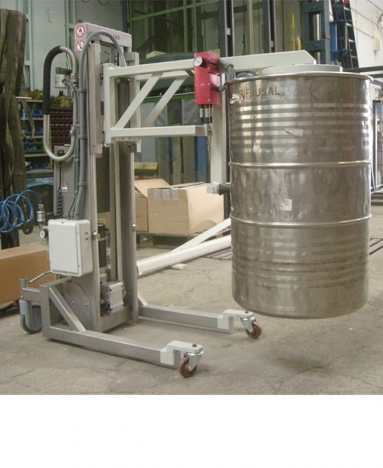 Manipulador de bidones de 200 Kg. Elevación neumática y sujeción por vacío.